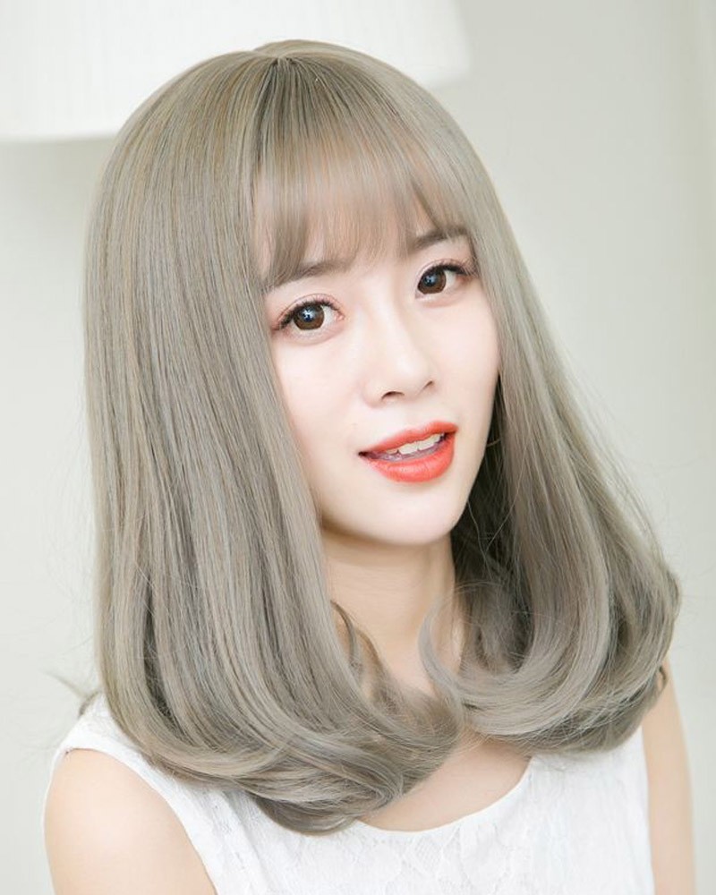 Light color straight synthetic wig