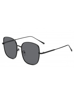 Round sunglasses with black frame and smoke