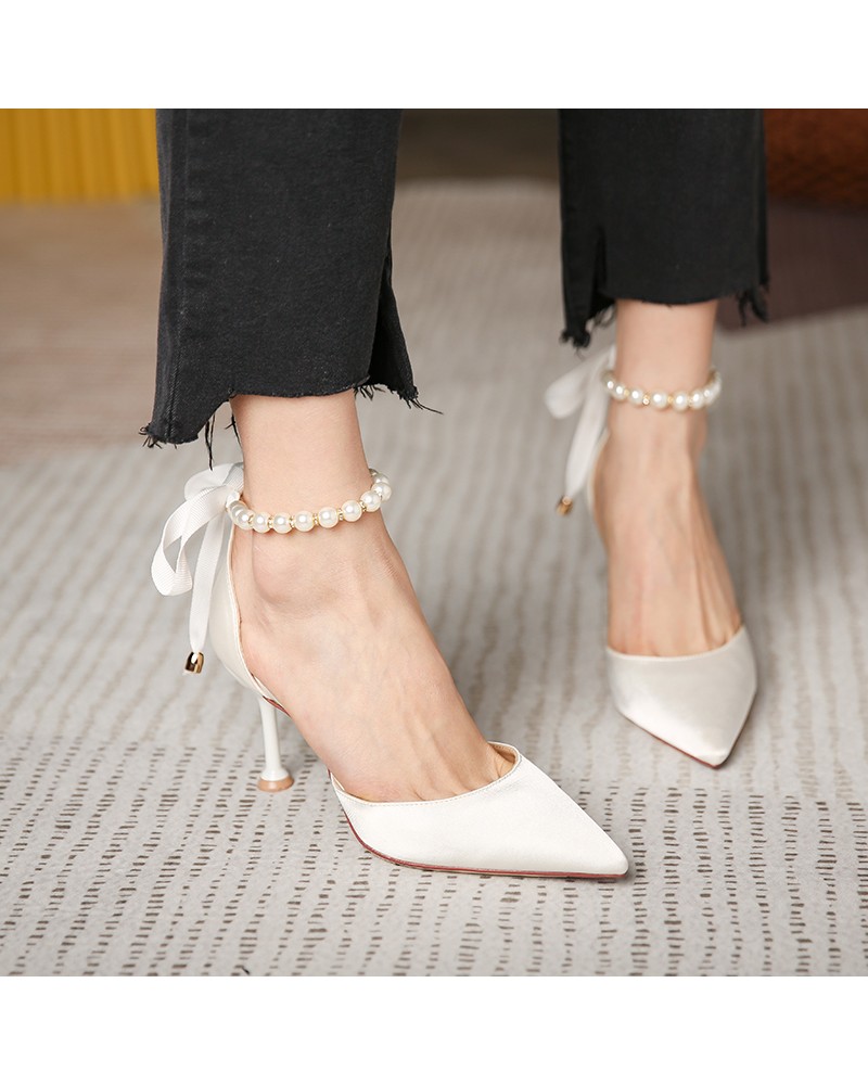 White high heels rosette pearl chain