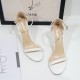 Weiße Riemchensandalen mit hohen Absätzen